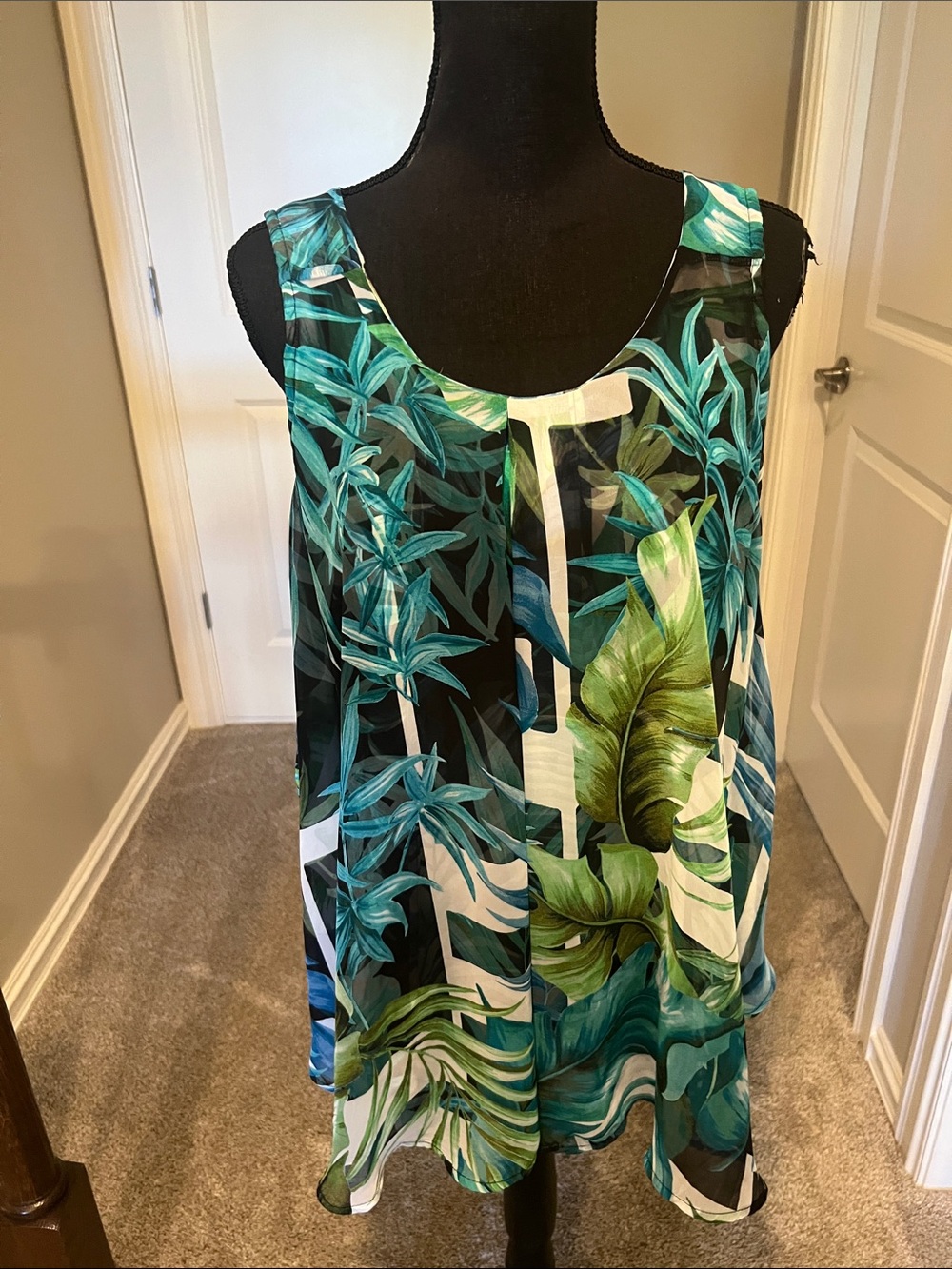Roz & Ali Tropical Leaf Sleeveless Tank - Green/Teal/Black/White